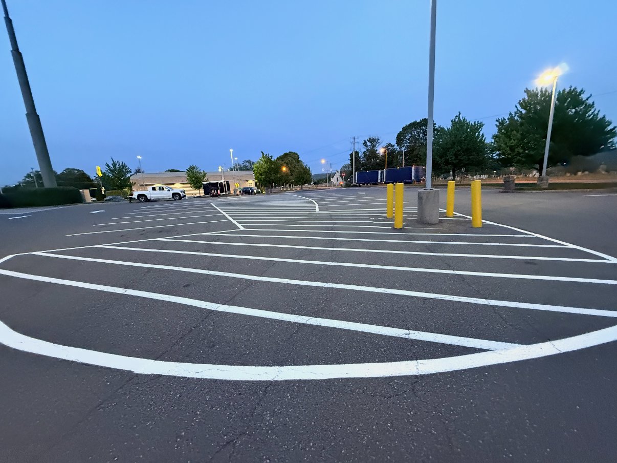No-parking island striping